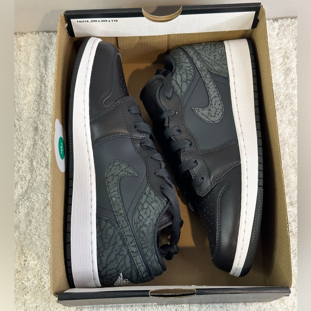 Jordan Women's Sneakers Black and Gray - Picture 11 of 13